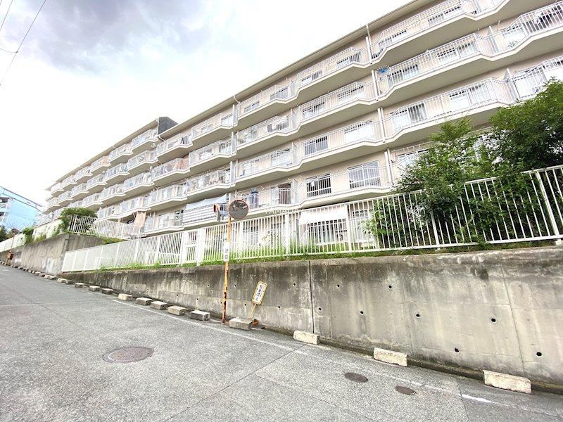 2LDK apartment in Suita, Osaka - Photo 1