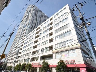 3LDK apartment in Minato Ward, Tokyo - Photo 1