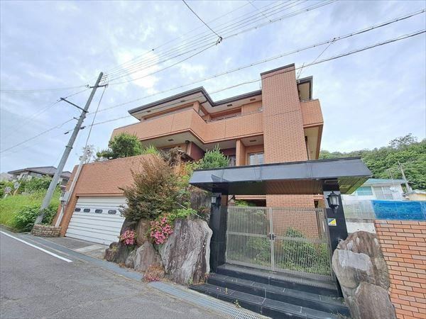 8LDK+S house in Iwade, Wakayama - Photo 1