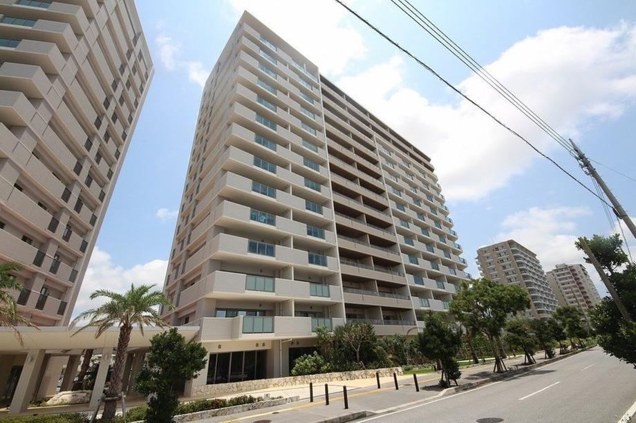 2LDK apartment in Tomigusuku, Okinawa - Photo 1