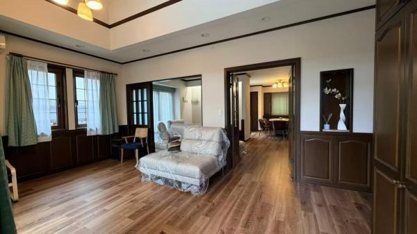 5LDK house in Toyonaka, Osaka - Photo 1