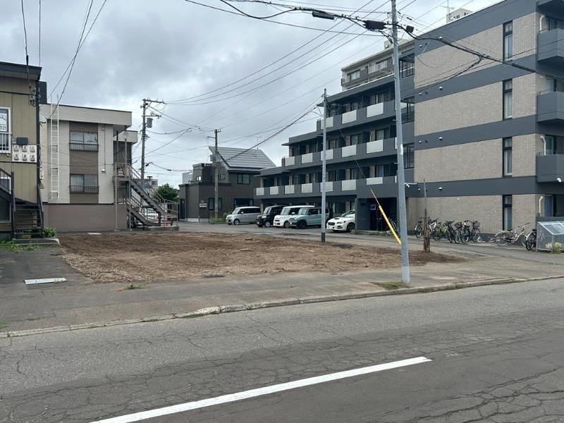 183 m² land in Higashi Ward, Sapporo, Hokkaido - Photo 1