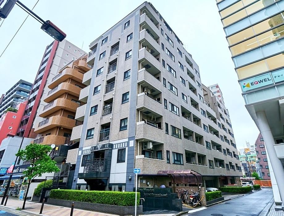 2LDK apartment in Minato Ward, Tokyo - Photo 1