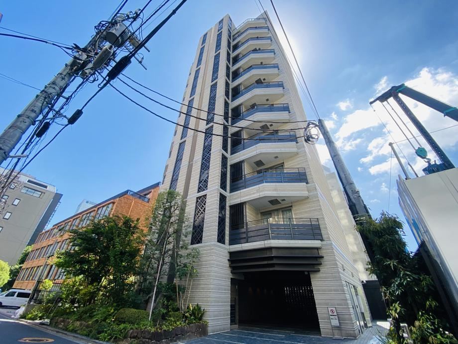 2LDK apartment in Minato Ward, Tokyo - Photo 1