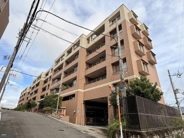 3LDK apartment in Hirakata, Osaka - Photo 1