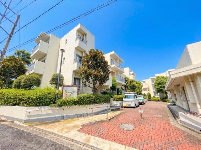 3LDK apartment in Totsuka Ward, Yokohama, Kanagawa - Photo 1