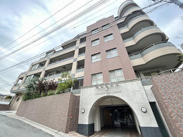 2LDK apartment in Nada Ward, Kobe, Hyogo - Photo 1