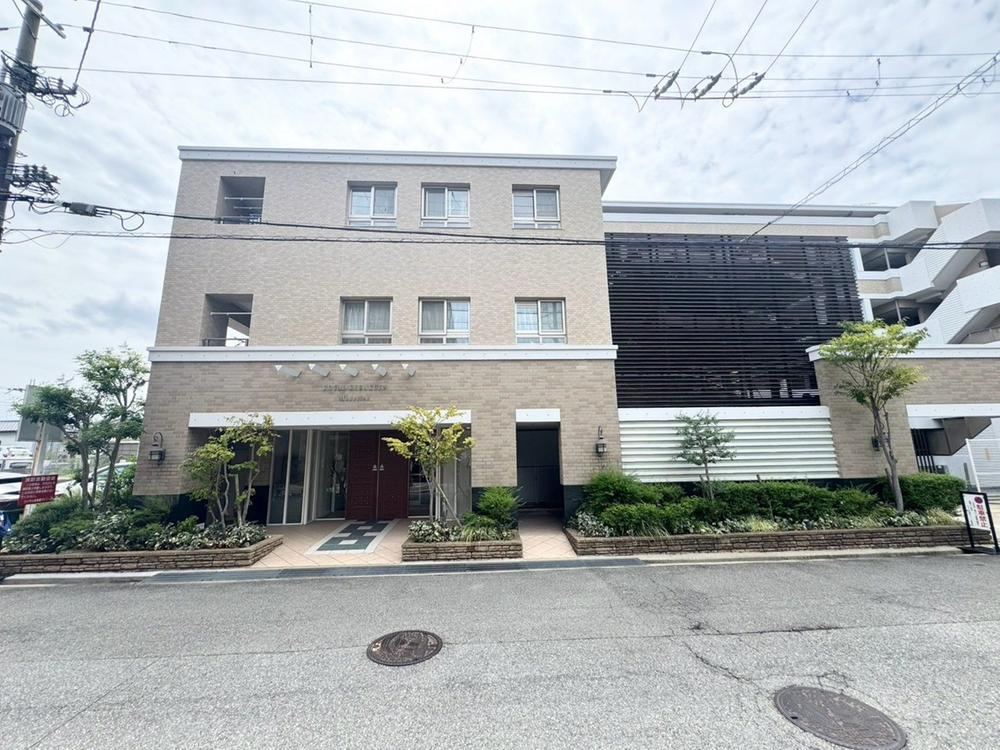 3LDK apartment in Nishinomiya, Hyogo - Photo 1