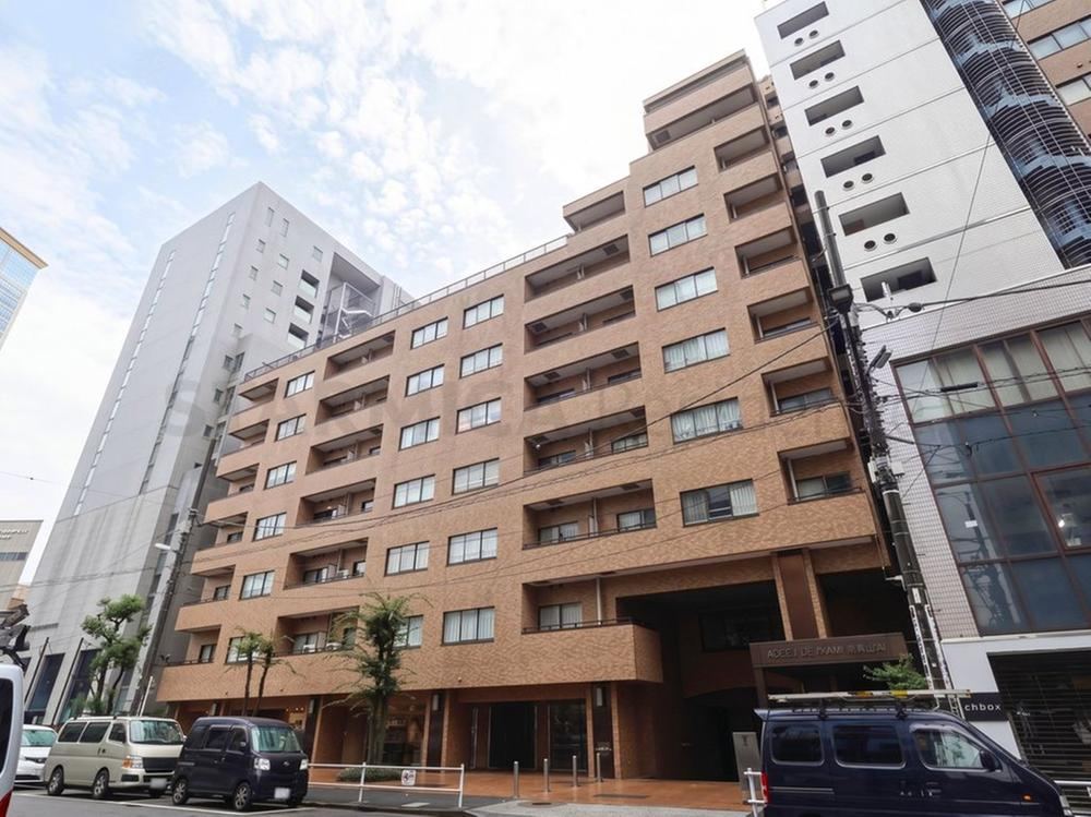 2LDK apartment in Minato Ward, Tokyo - Photo 1