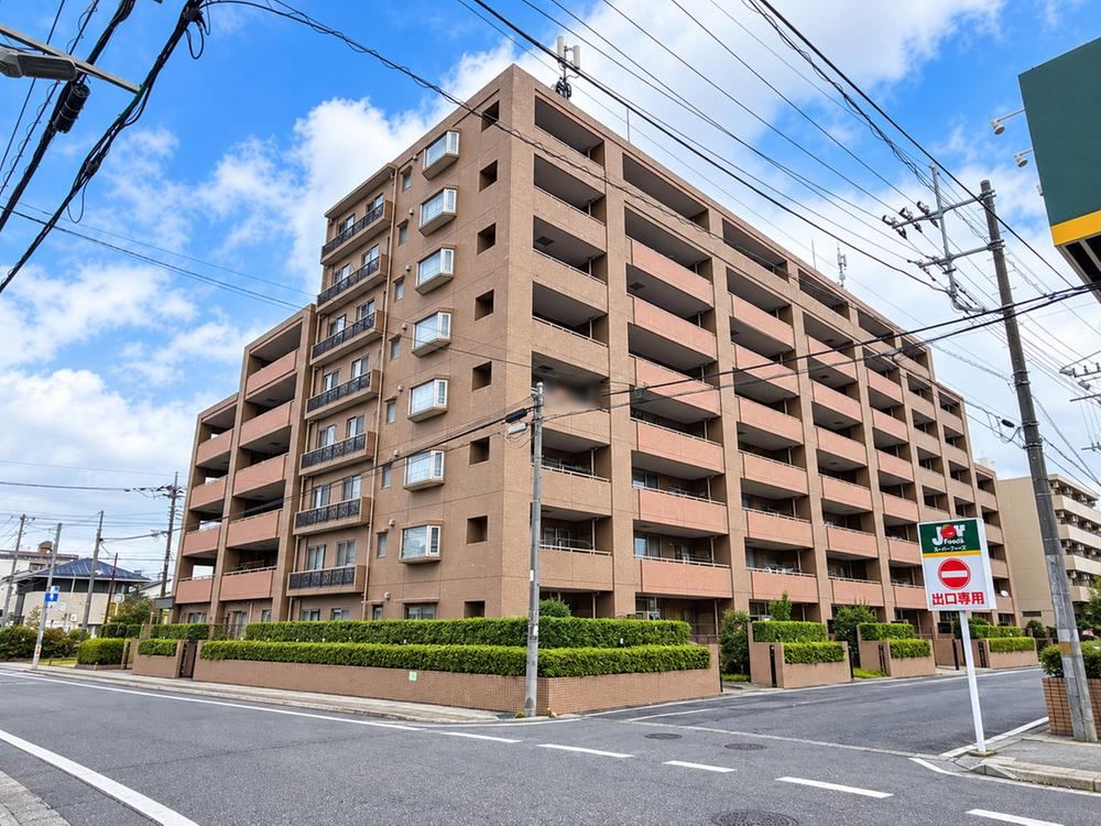 4LDK apartment in Koshigaya, Saitama - Photo 1