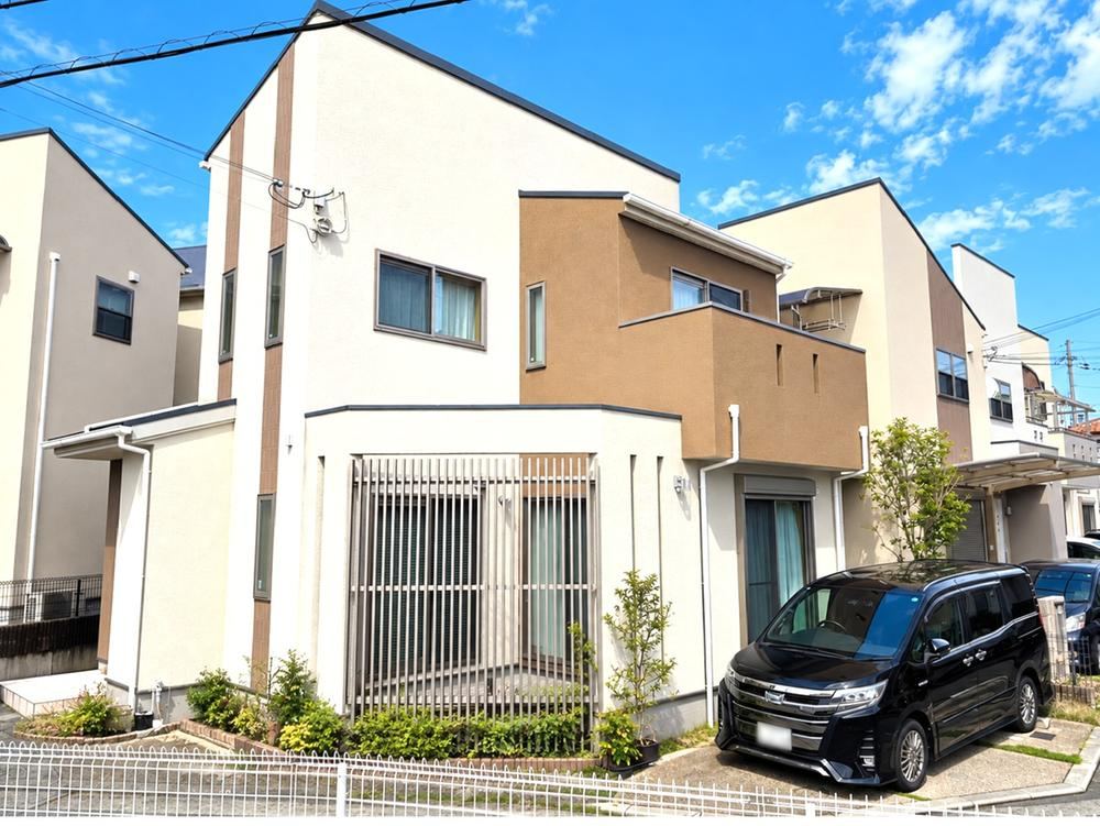 4LDK house in Hirakata, Osaka - Photo 1