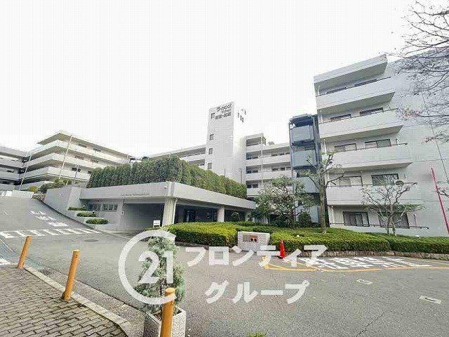 4LDK apartment in Nishinomiya, Hyogo - Photo 1