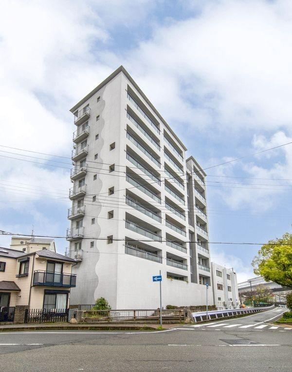 3LDK apartment in Nishinomiya, Hyogo - Photo 1