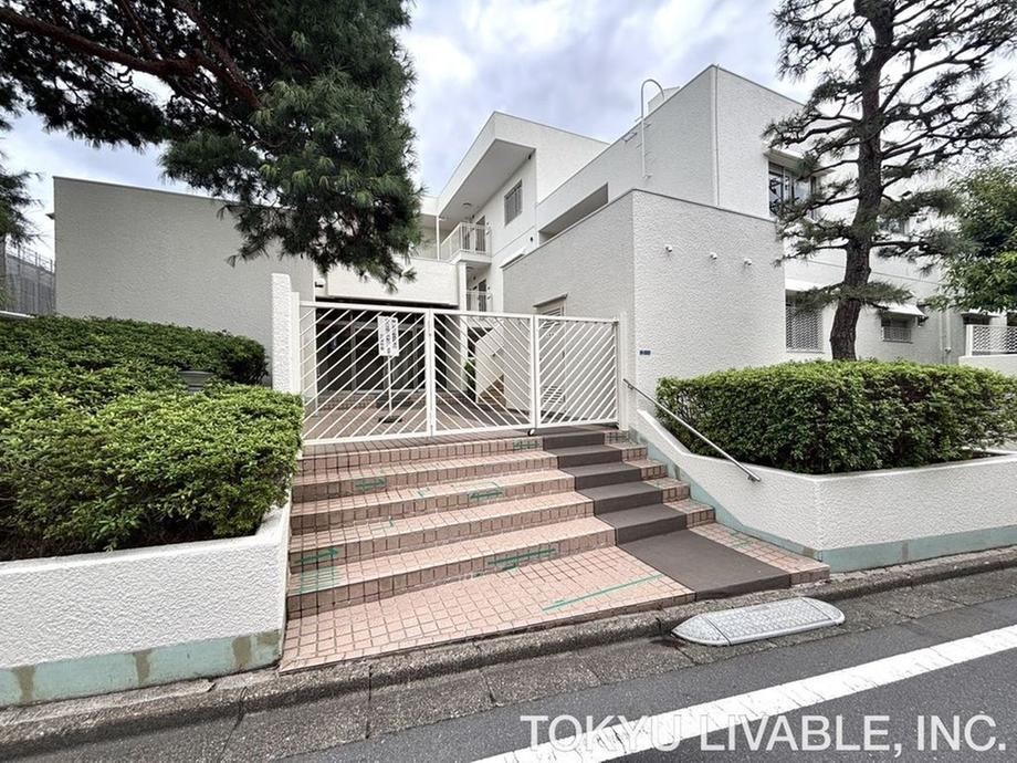 3LDK apartment in Mitaka, Tokyo - Photo 1