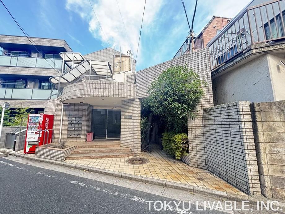 2K apartment in Nerima Ward, Tokyo - Photo 1