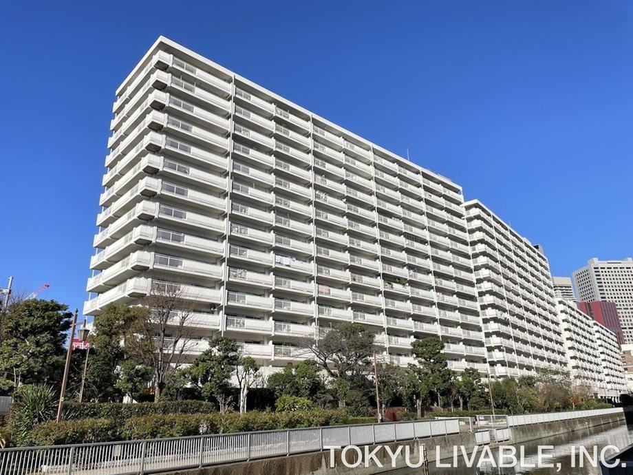 2LDK apartment in Minato Ward, Tokyo - Photo 1