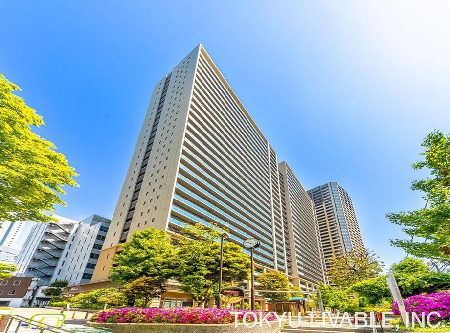 2LDK apartment in Minato Ward, Tokyo - Photo 1