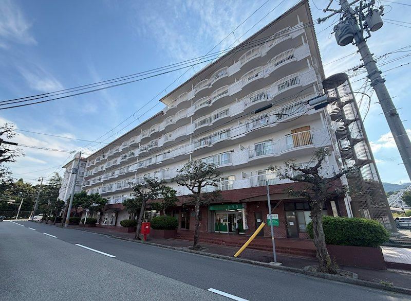 2LDK apartment in Takarazuka, Hyogo - Photo 1