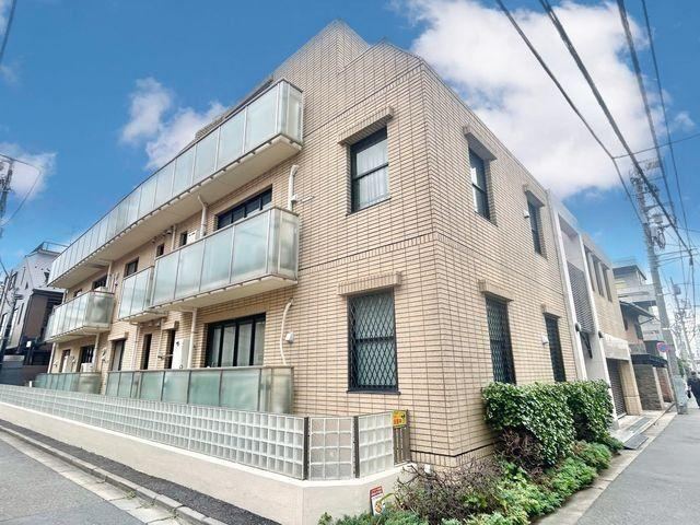 2LDK apartment in Shibuya Ward, Tokyo - Photo 1