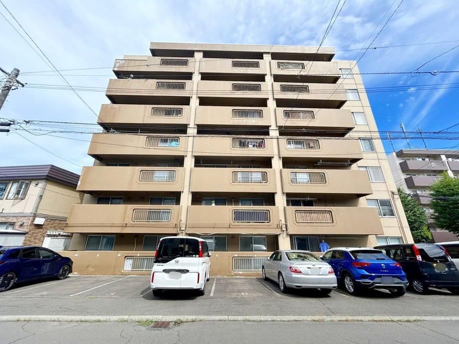 2LDK+S apartment in Toyohira Ward, Sapporo, Hokkaido - Photo 1