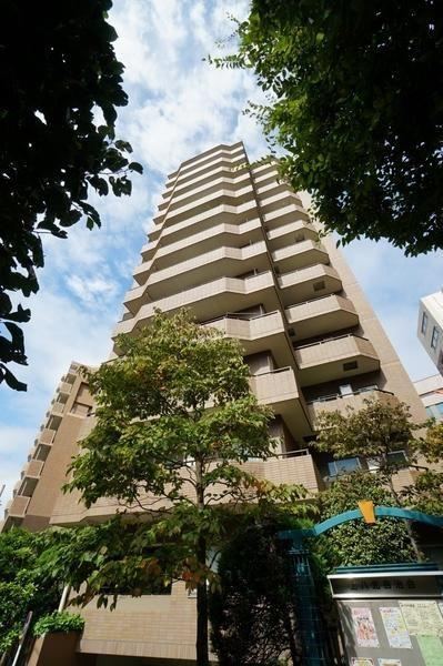 2LDK apartment in Meguro Ward, Tokyo - Photo 1