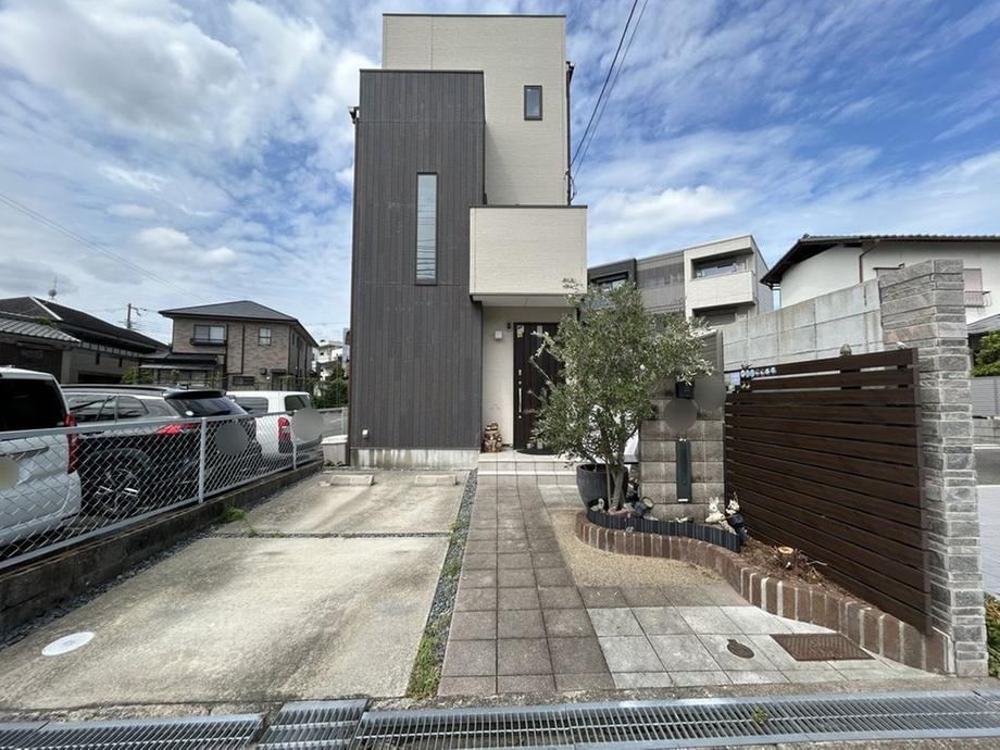 2LDK+S house in Suita, Osaka - Photo 1