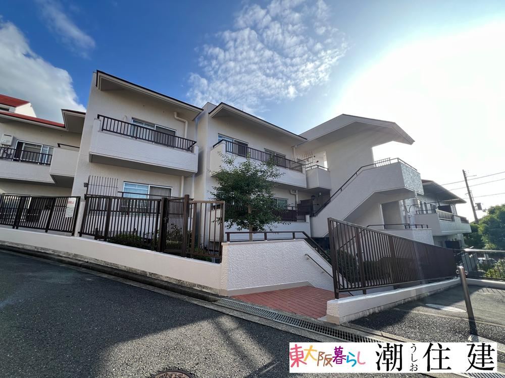 3LDK apartment in Higashiosaka, Osaka - Photo 1