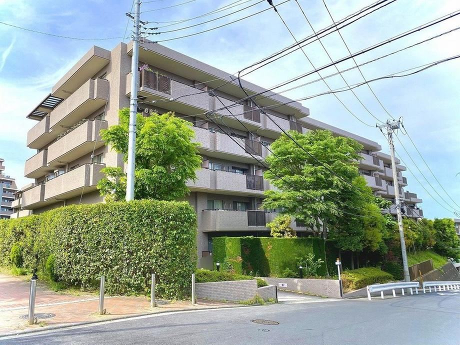 2LDK+S apartment in Konan Ward, Yokohama, Kanagawa - Photo 1