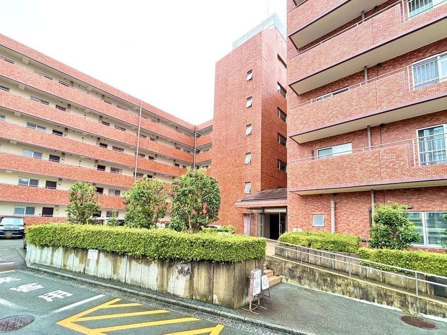 3LDK apartment in Hino, Tokyo - Photo 1