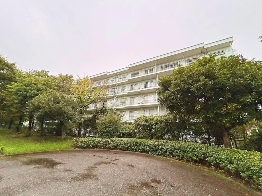 4LDK apartment in Mihama Ward, Chiba - Photo 1