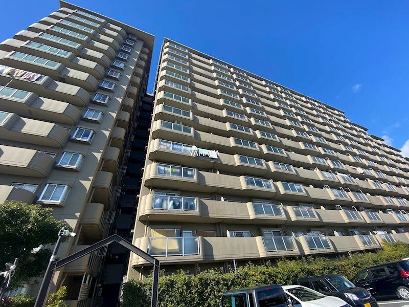 3LDK+S apartment in Takatsuki, Osaka - Photo 1