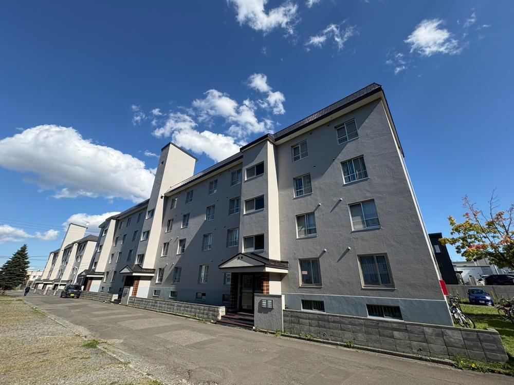 1LDK apartment in Nishi Ward, Sapporo, Hokkaido - Photo 1
