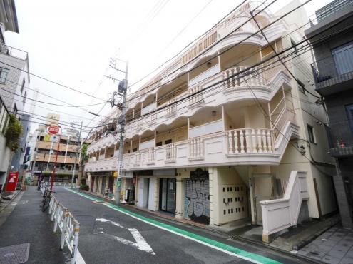 1LDK apartment in Shibuya Ward, Tokyo - Photo 1