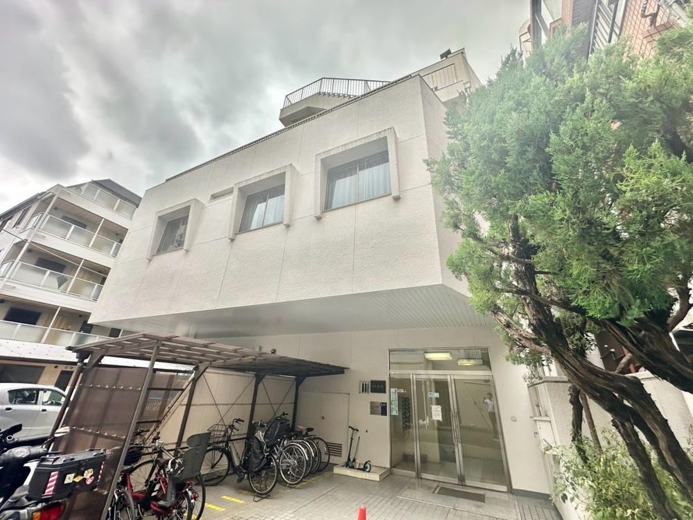 2LDK apartment in Toshima Ward, Tokyo - Photo 1