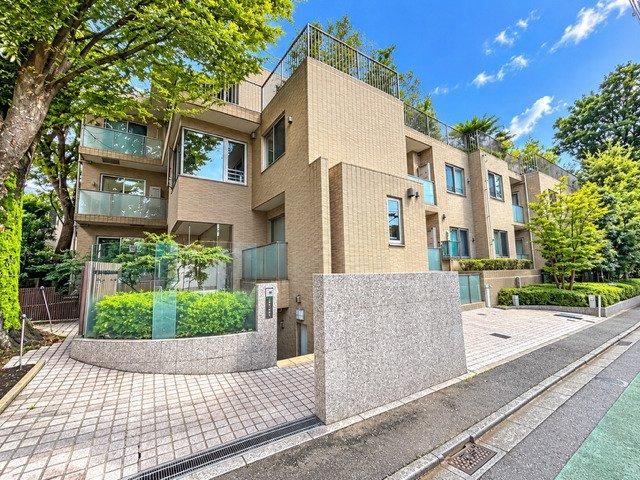 3LDK apartment in Setagaya Ward, Tokyo - Photo 1