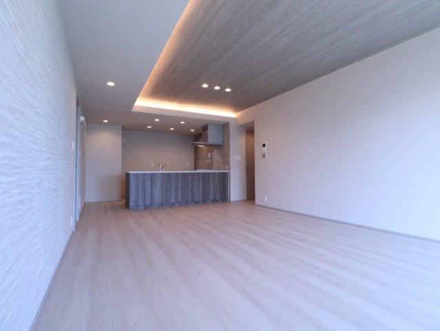 3LDK+S apartment in Kita Ward, Osaka - Photo 1