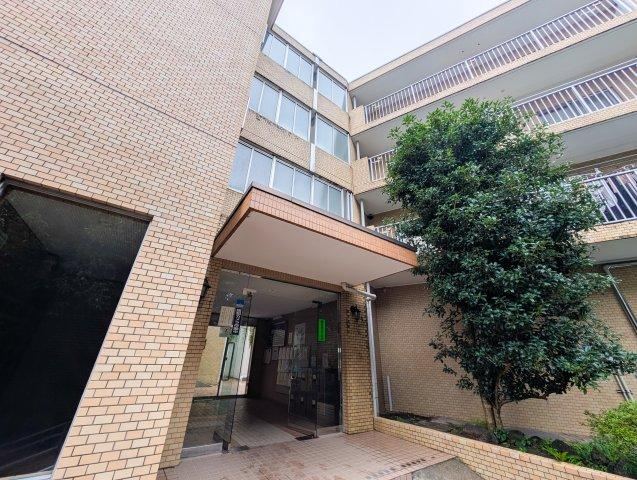 2LDK+S apartment in Hino, Tokyo - Photo 1