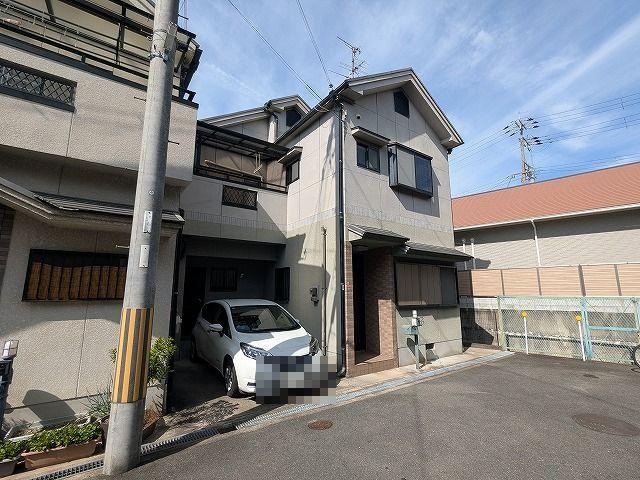 4LDK house in Hirakata, Osaka - Photo 1