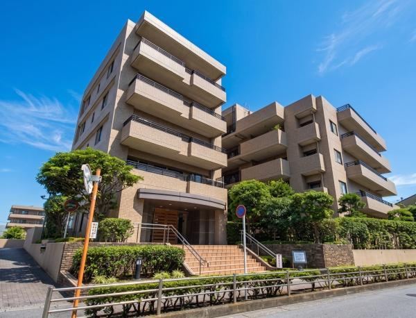 4LDK apartment in Fujisawa, Kanagawa - Photo 1