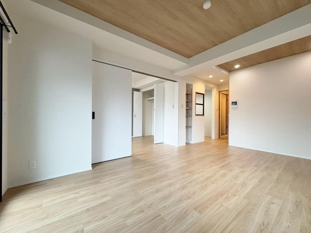 3LDK apartment in Shinjuku Ward, Tokyo - Photo 1