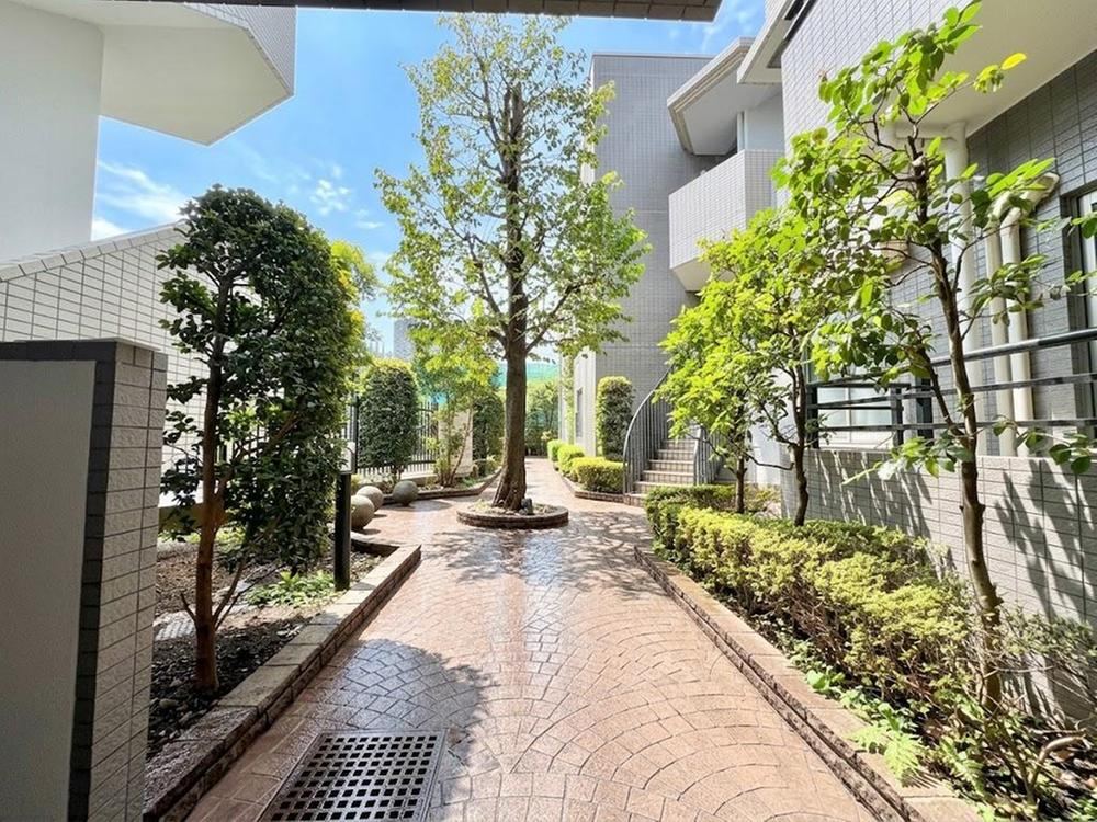 2LDK apartment in Suginami Ward, Tokyo - Photo 1