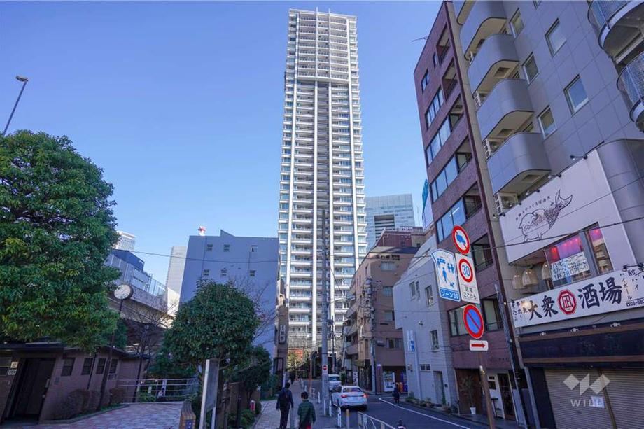 2LDK apartment in Minato Ward, Tokyo - Photo 1