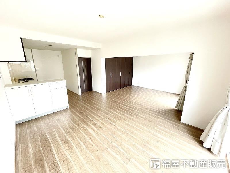 2LDK apartment in Katano, Osaka - Photo 1