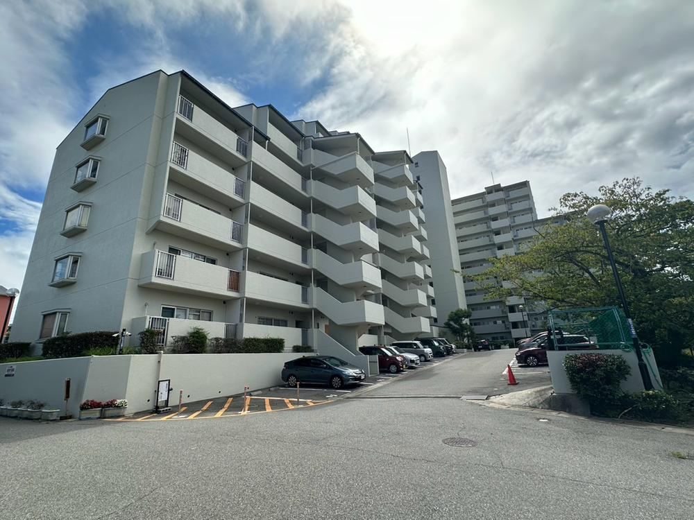 2LDK apartment in Tarumi Ward, Kobe, Hyogo - Photo 1