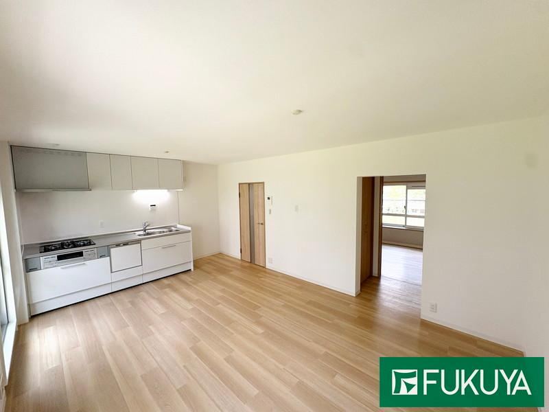 2LDK apartment in Hirakata, Osaka - Photo 1