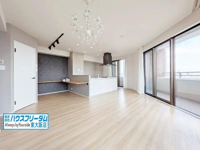 2LDK apartment in Minato Ward, Osaka - Photo 1