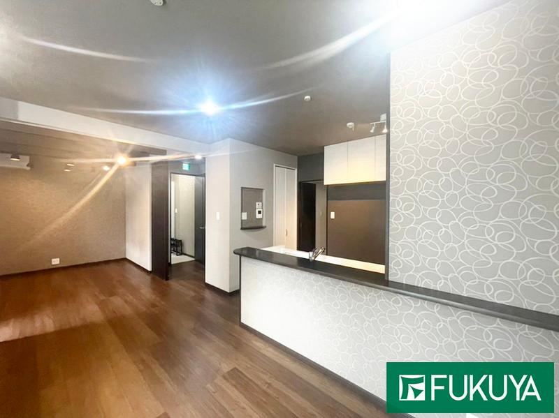 4LDK house in Minato Ward, Osaka - Photo 1