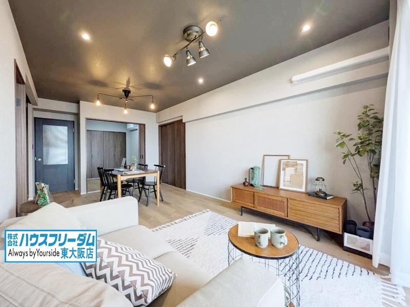2LDK apartment in Minato Ward, Osaka - Photo 1
