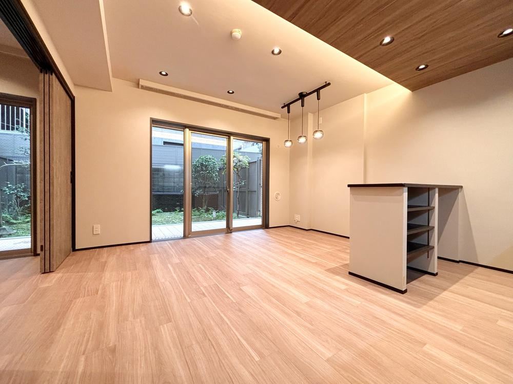 2LDK apartment in Meguro Ward, Tokyo - Photo 1