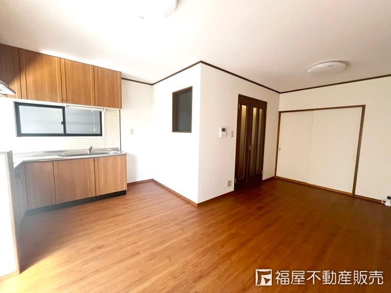 4LDK house in Hirakata, Osaka - Photo 1